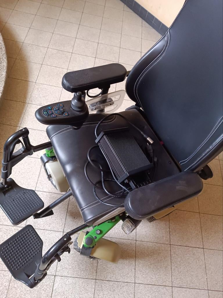 Ottobock B400 - Fauteuil Roulant Électrique Compact et Agile, Divers, Chaises roulantes, Enlèvement, Fauteuil roulant électrique