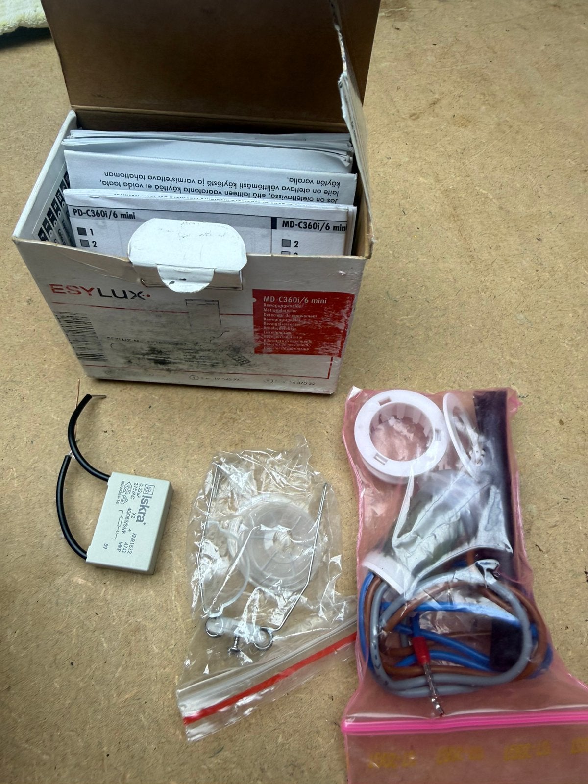 Nieuwe ESYLUX MD-C360i/6 mini Bewegingsmelder + RC-filter, Ophalen, Nieuw, Relais