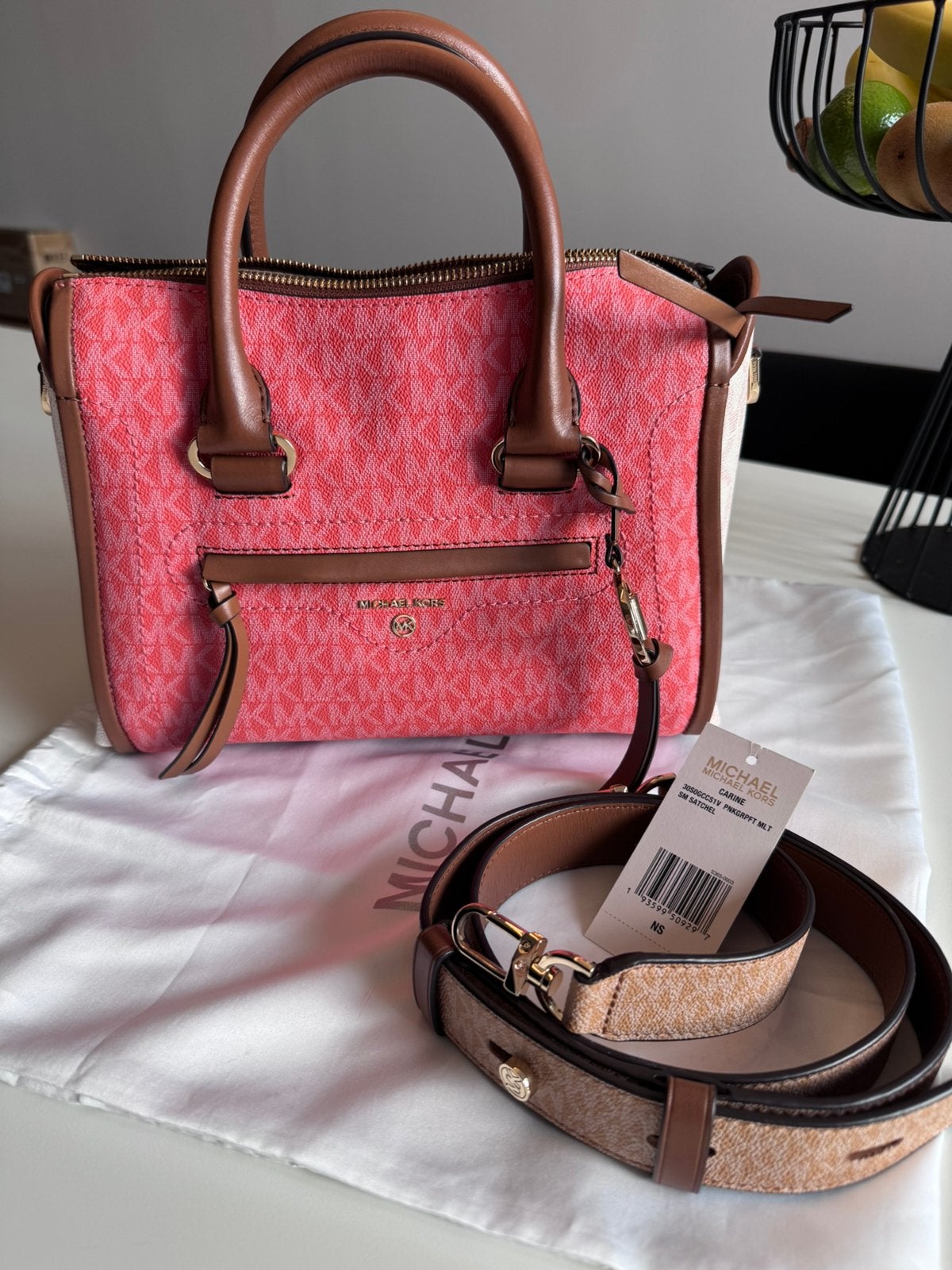 Michael Kors Carine, handtas/ schoudertas wit en pink, Handtassen en Accessoires, Tassen | Damestassen, Ophalen of Verzenden, Zo goed als nieuw