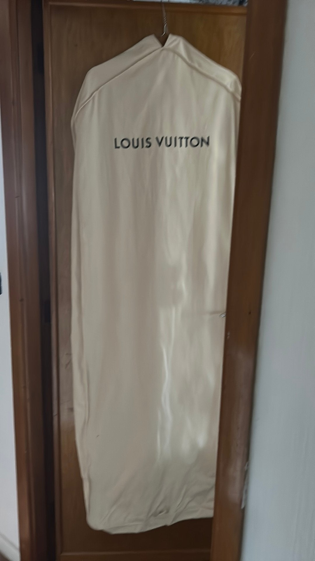 Louis Vuitton kledinghoes, Ophalen of Verzenden