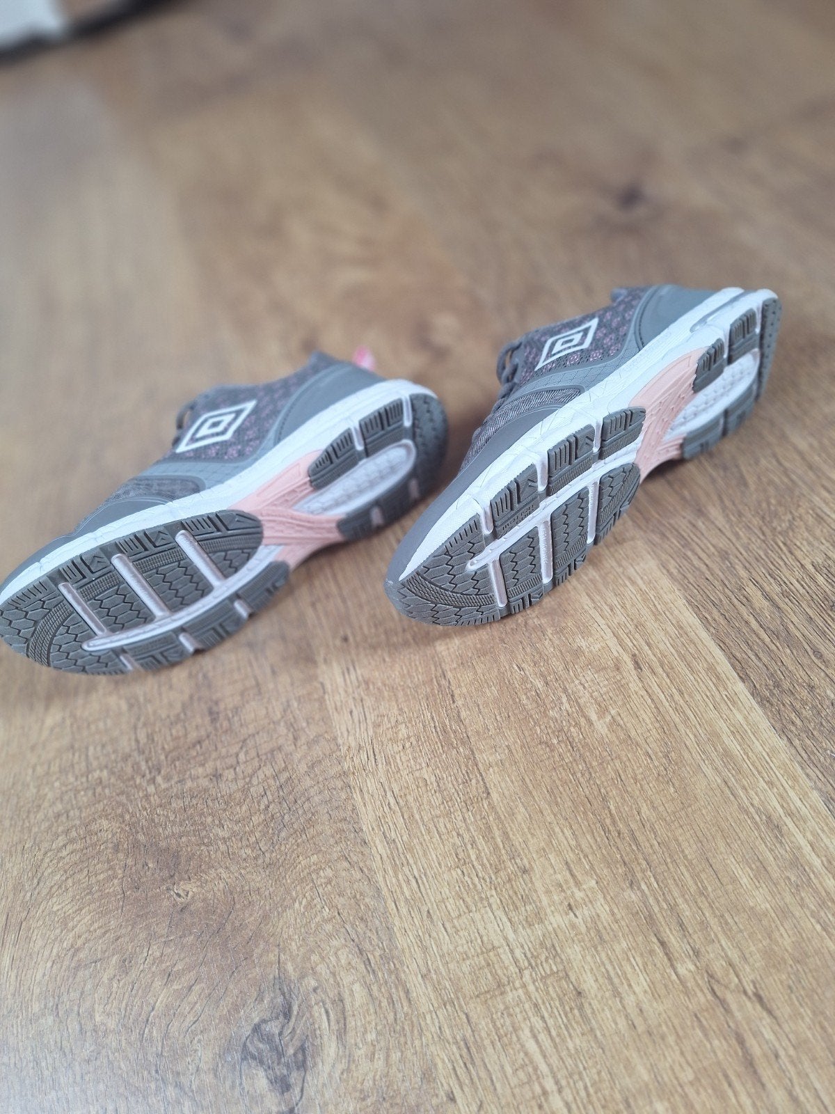 Nieuwe sportschoenen Umbro. Maat 38., Ophalen of Verzenden
