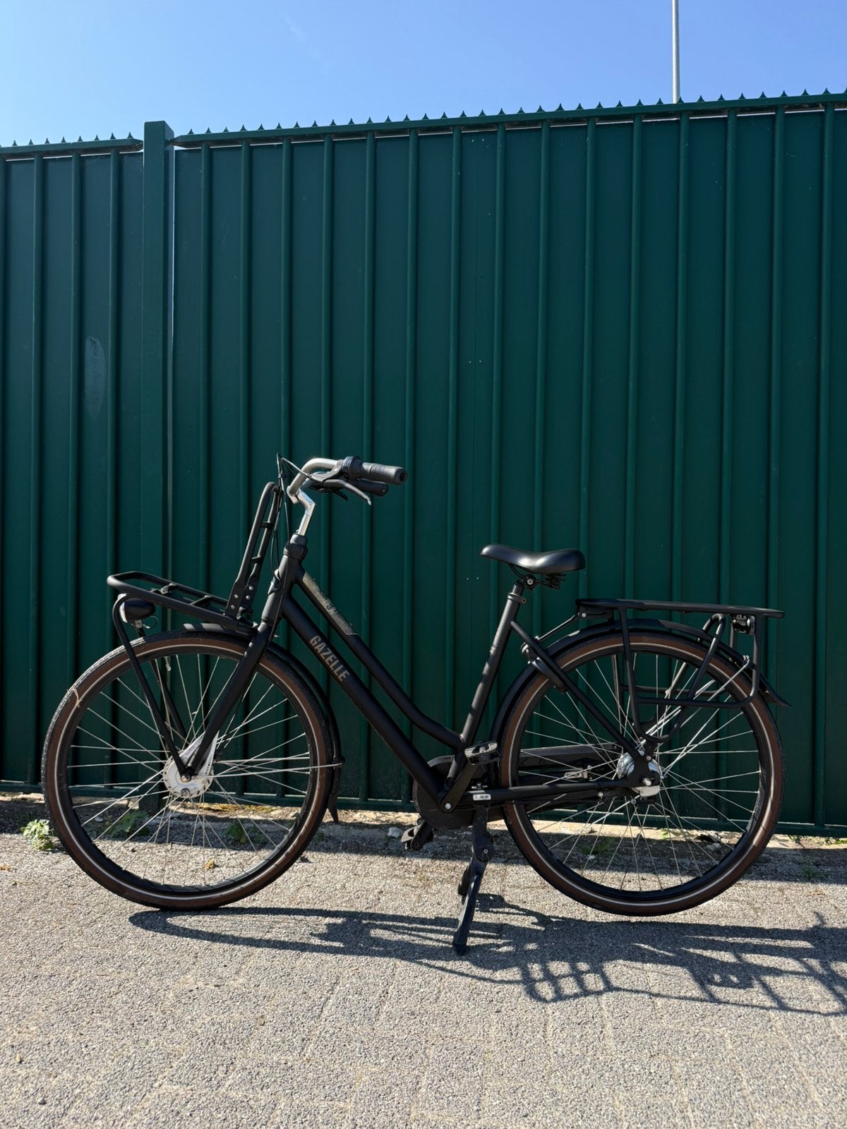 Mat Zwarte Gazelle damesfiets, Accès (extra) bas, Enlèvement, Utilisé, 56 cm ou plus
