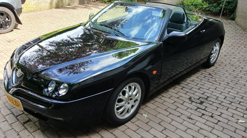 Alfa Romeo Spider, année 8-1999, 2.0 16V, apk jusqu'à 4/2027, Cuir, Phares directionnels, Noir, Particulier