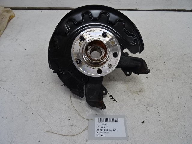 WIELNAAF RECHTS VOOR Skoda Fabia III (NJ3) (01-2014/06-2021), Gebruikt, Skoda