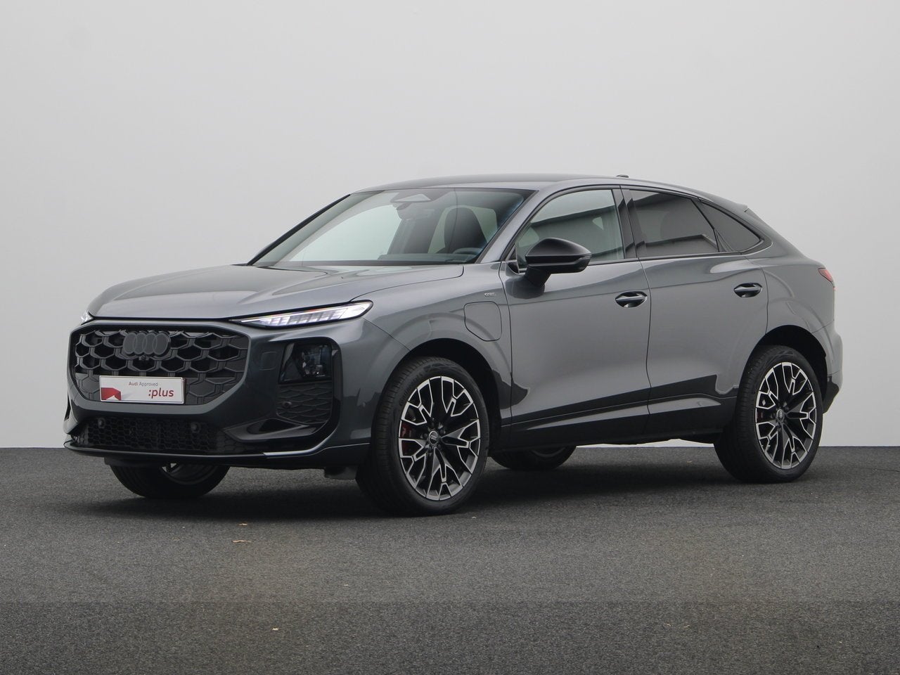 Audi Q3 SUV e-hybrid (PHEV) CORPORATE S 35 TFSI 272 PK S TRO, Auto's, Automaat, Hybride Elektrisch/Benzine, SUV of Terreinwagen