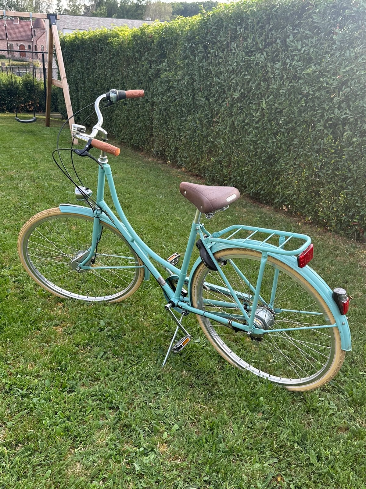 Nieuwe damesfiets Achielle, Ophalen, Zo goed als nieuw, Velgrem, Versnellingen