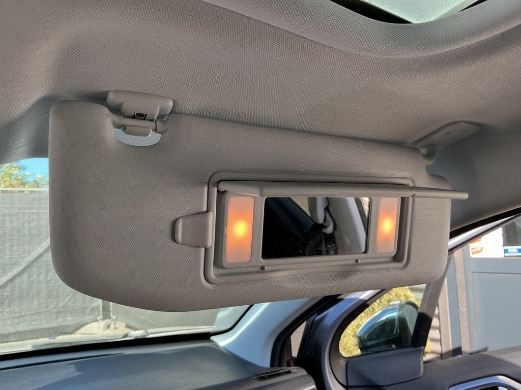 ZONNEKLEP Peugeot 2008 (CU) (01-2013/12-2019), Kontakt-peugeot@peugeot.com, Gebruikt, Peugeot Deutschland GmbH, Bahnhofsplatz
65423  Rüsselsheim, DE
