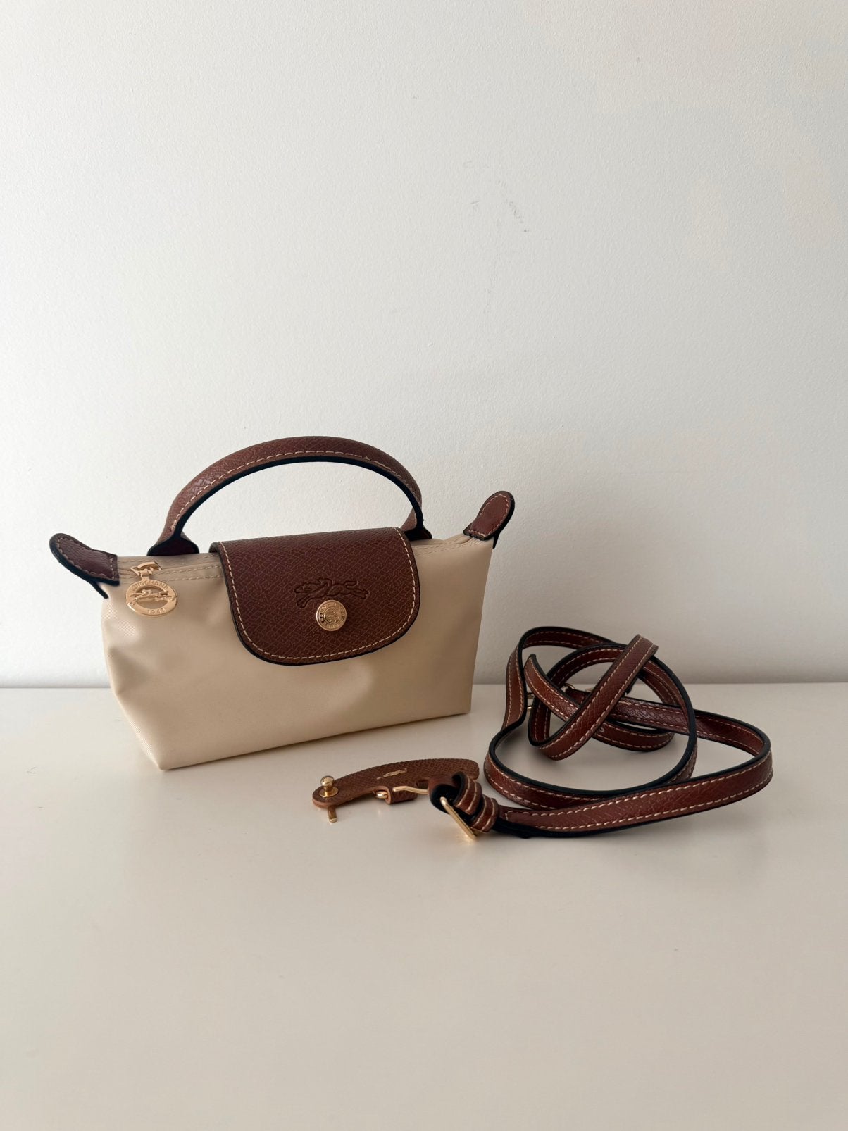 Beige kleine handtas, Handtassen en Accessoires, Tassen | Damestassen, Ophalen, Zo goed als nieuw, Beige, Handtas