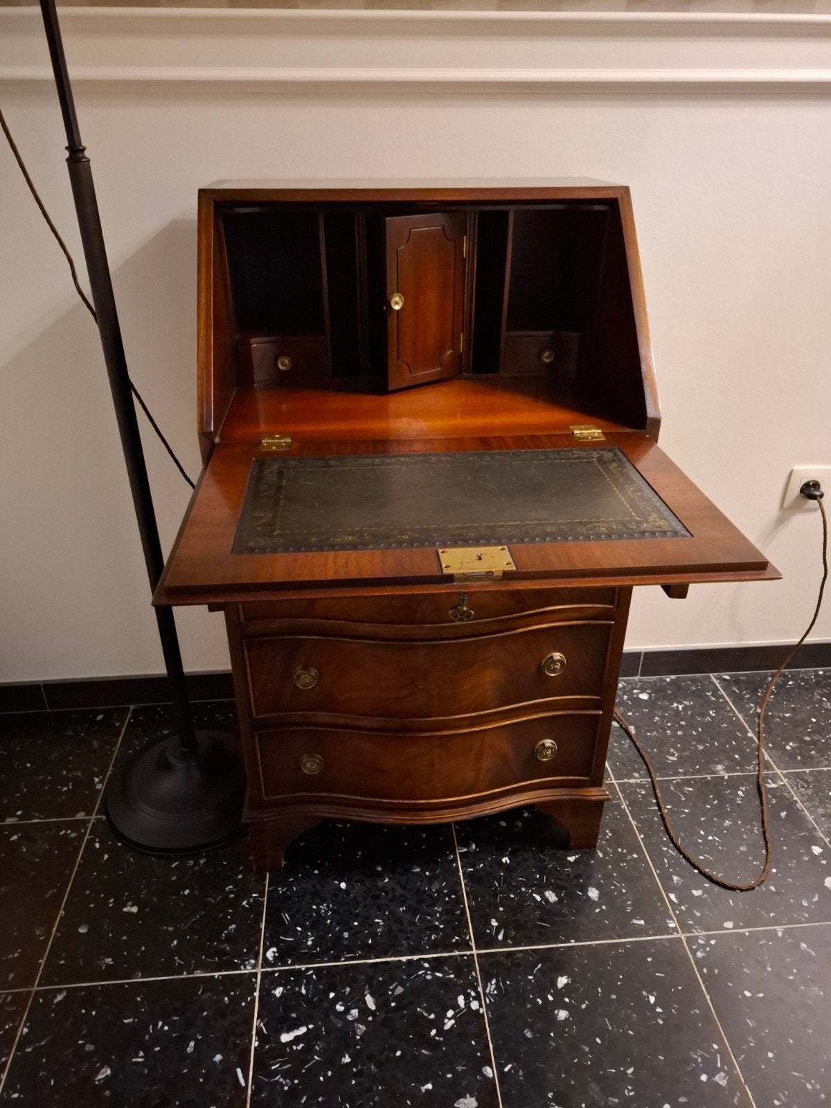 klein engelse secretaire, Antiek en Kunst, Antiek | Meubels | Kasten, Ophalen