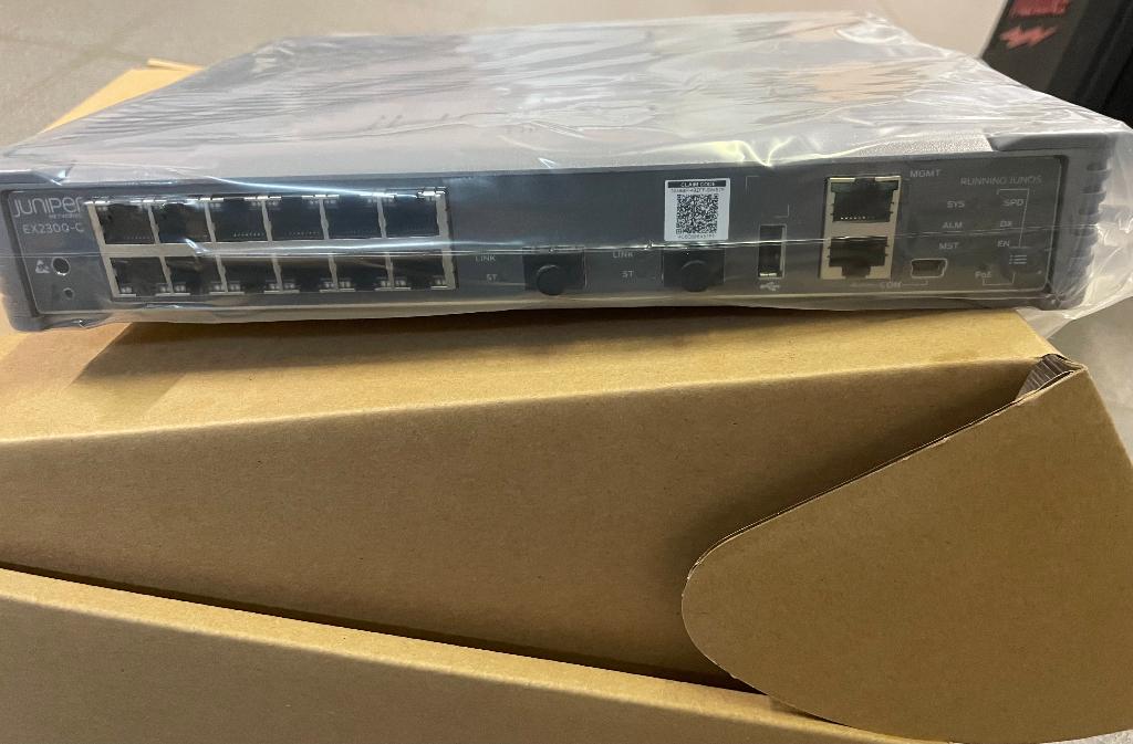 Juniper switch EX2300-C en WiFi Mist AP41 WW, Computers en Software, Netwerk switches, Ophalen of Verzenden, Nieuw
