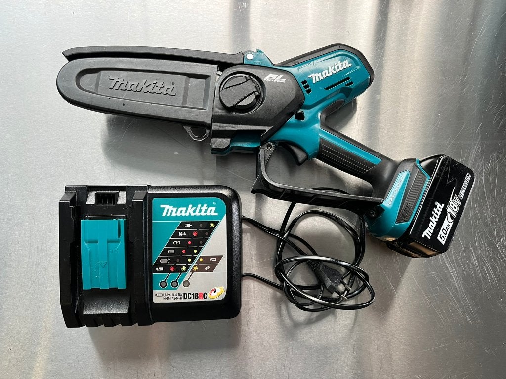 Makita DUC150Z set met 5 Ah accu en DC18RC lader, Doe-het-zelf en Bouw, Ophalen of Verzenden, Gebruikt, Kettingzaag