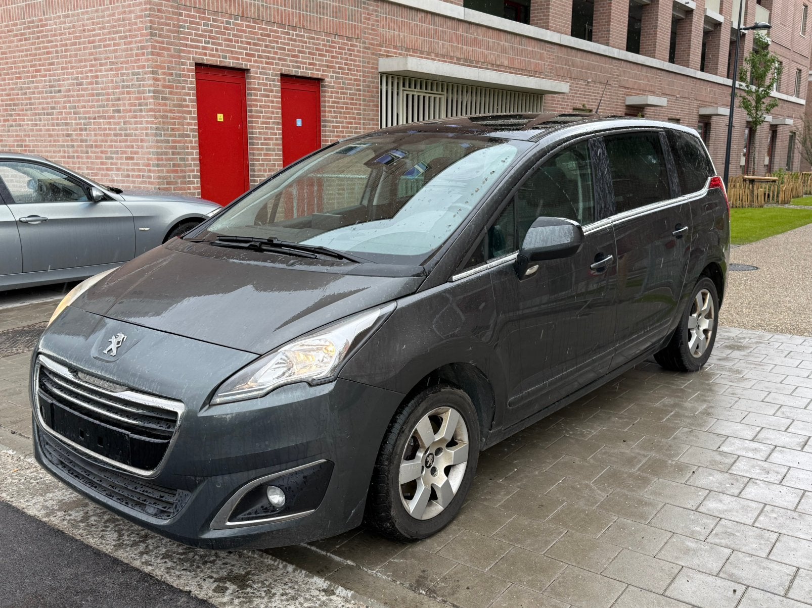 Peugeot 5008 1.2 benzine 2016 bj uer6, Auto's, Peugeot, Leder, Bedrijf, 5 deurs, Zilver of Grijs