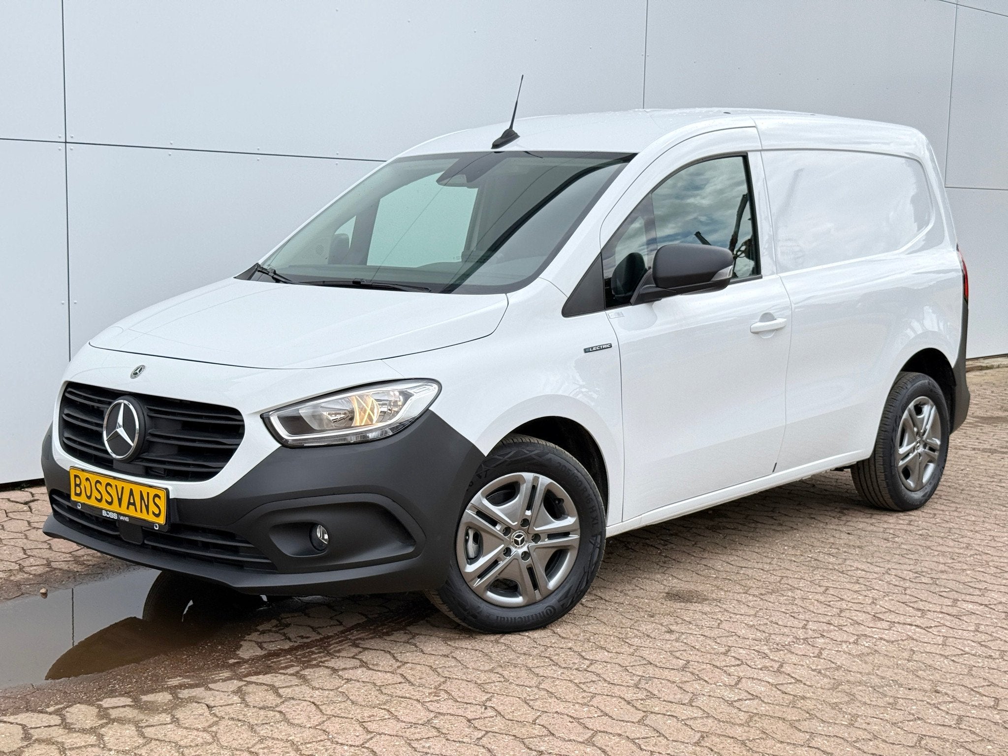 Nieuw! L1 Elektrisch 300km WLTP 75KW Snelladen Climate Contr, Auto's, 1270 kg, Wit, Mercedes-Benz, Nieuw