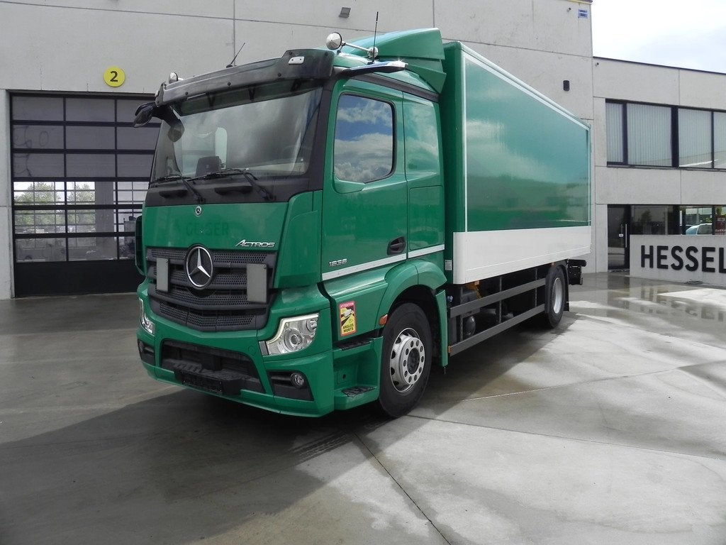 Mercedes-Benz Actros 1836 korte bakwagen met laadklep, Auto's, Automaat, Mercedes-Benz, Diesel, 265 kW