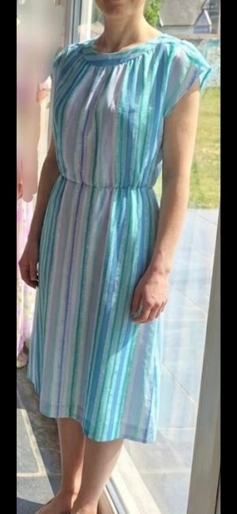 Robe tissu fluide sans repassage taille M, Taille 38/40 (M), Enlèvement ou Envoi, Comme neuf, Vert