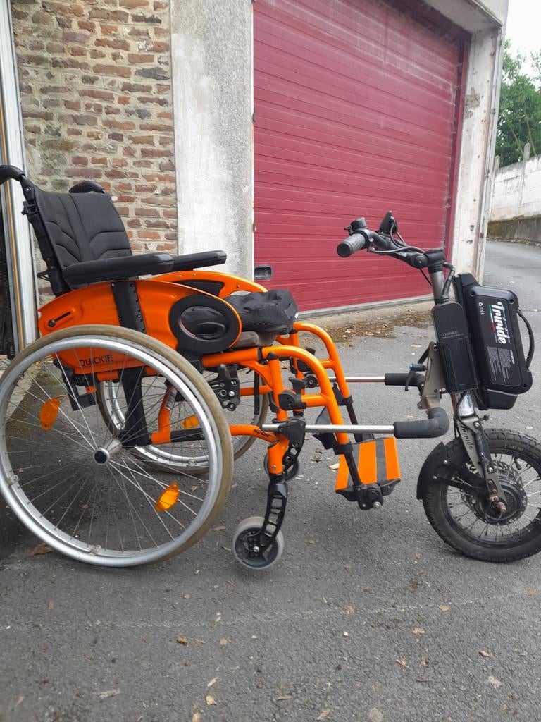 Chaise roulante avec sa 5ème roues, Divers, Chaises roulantes, Enlèvement