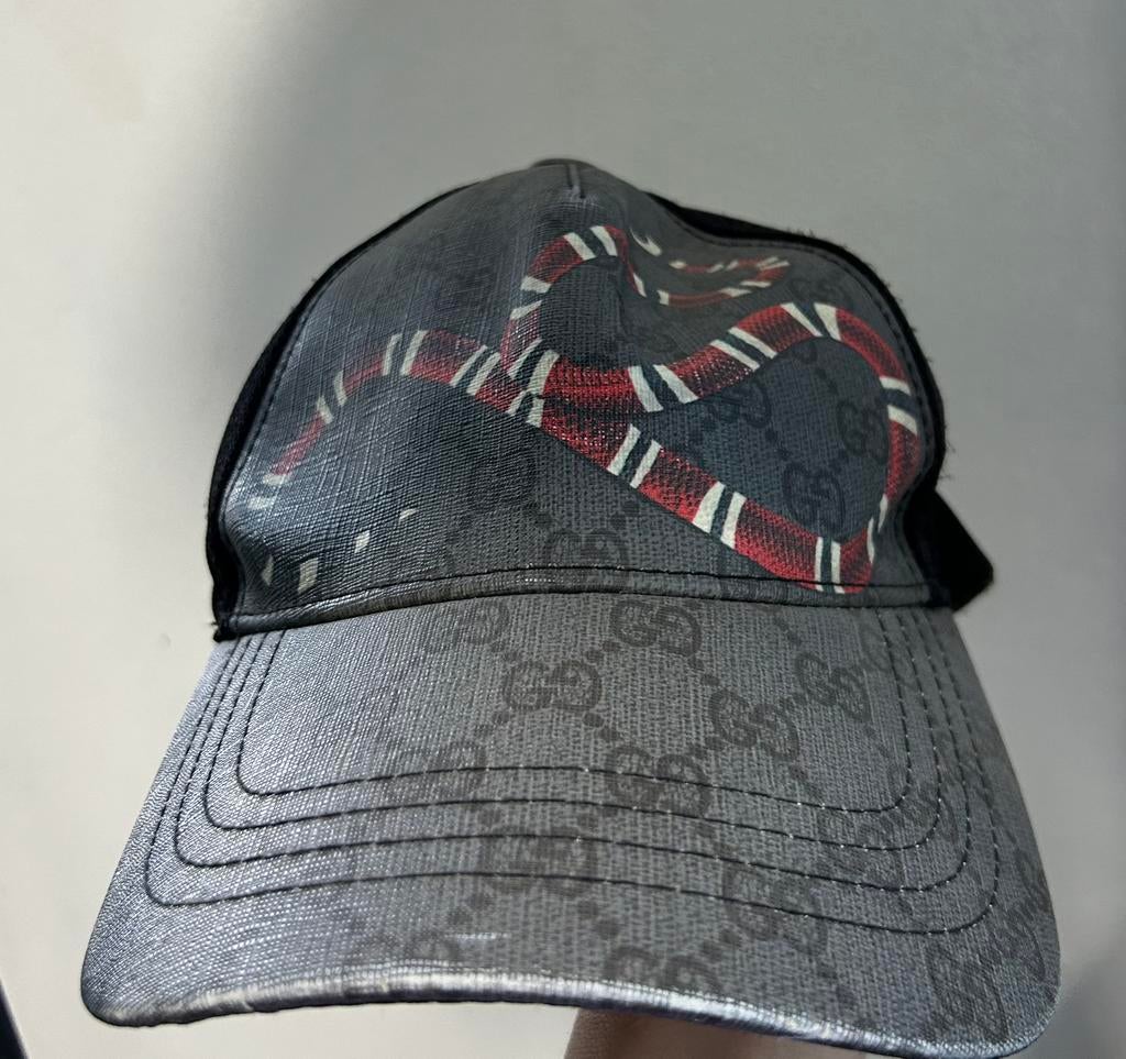 Bonnet Gucci à imprimé serpent — usé, Enlèvement ou Envoi, Porté, 57 cm (M, 7⅛ pouces) ou moins, Casquette