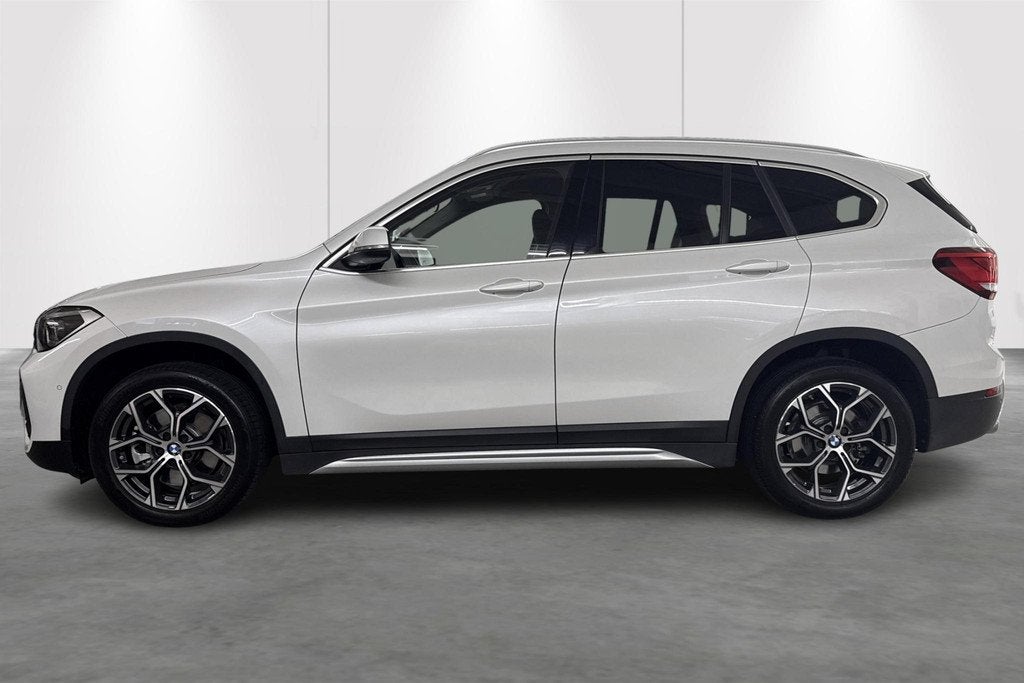 BMW X1 sDrive20i (141 kW) X LINE (automatique), X1, 1800 kg, 129 g/km, Noir