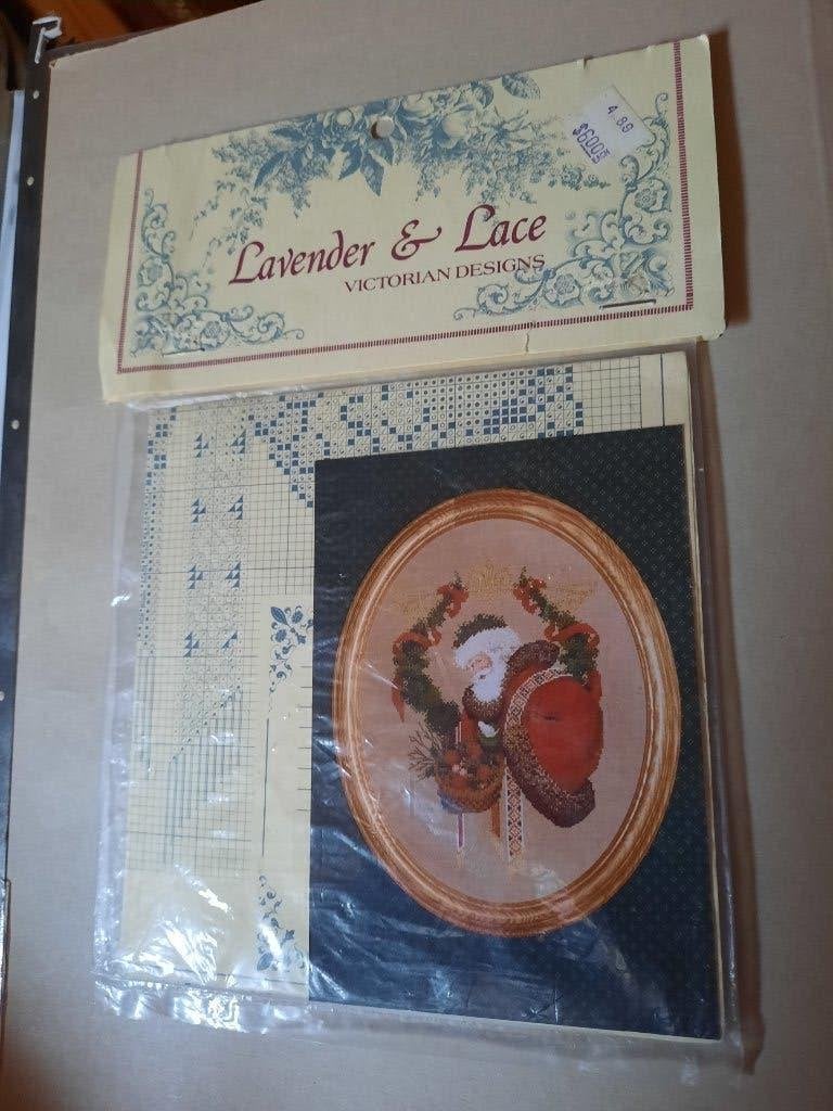 Panneau original Lavender & Lace - Gifts of Peace, Hobby & Loisirs créatifs, Enlèvement ou Envoi, Neuf, Broderies à la main, Patron