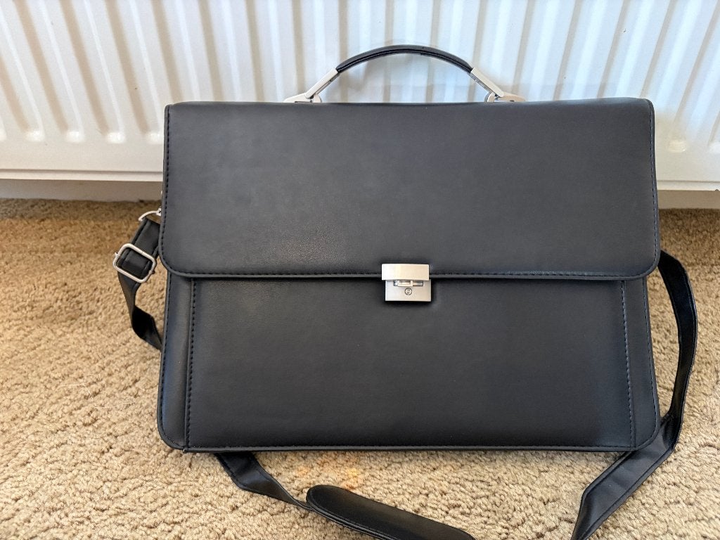 aktetas nieuw ongebruikt in leder, Informatique & Logiciels, Sacoches d'ordinateur portable, Neuf, Enlèvement ou Envoi, Noir, Autres marques