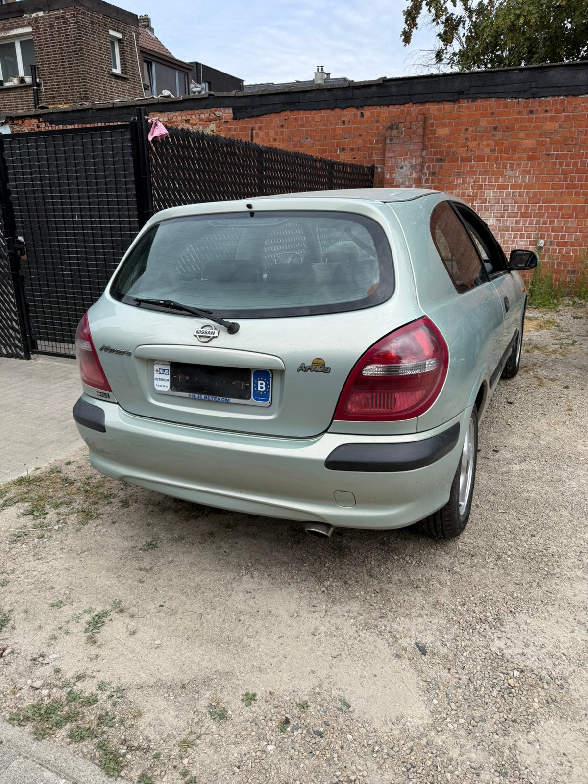 Nissan Almera bouwjaar 2002 benzine in zeer goede staat, Auto's, Nissan, Almera, 1498 cc, Handgeschakeld, Grijs