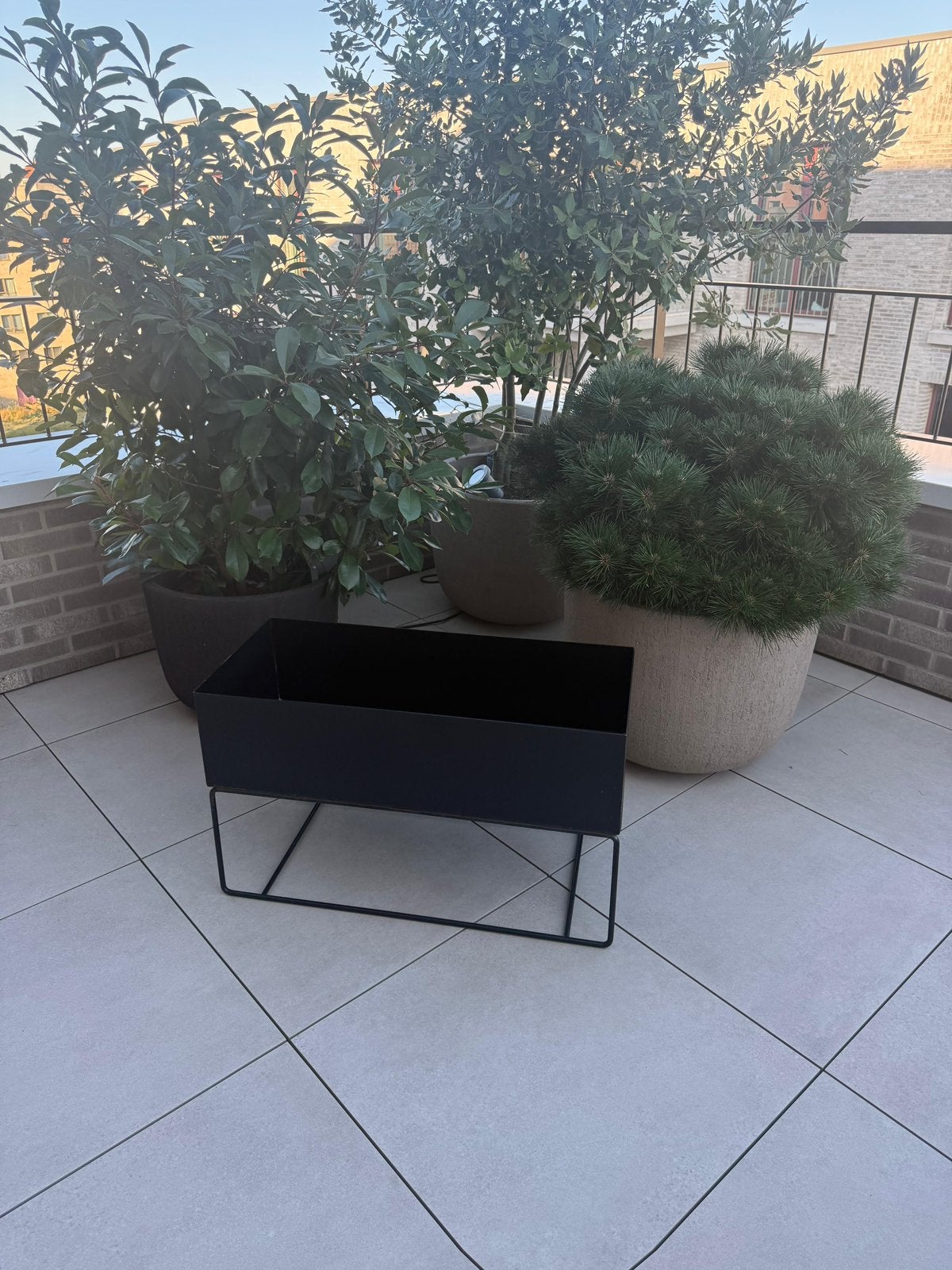 Ferm Living - plant box plantenbak large zwart, Tuin en Terras, Ophalen, Gebruikt, Metaal, Balkon