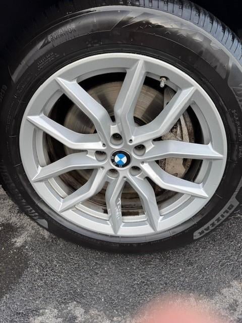 jantes en aluminium bmw x5 265/50/19  bons pneus d'hiver, Autos : Pièces & Accessoires, Pneus hiver, Enlèvement ou Envoi, 265 mm