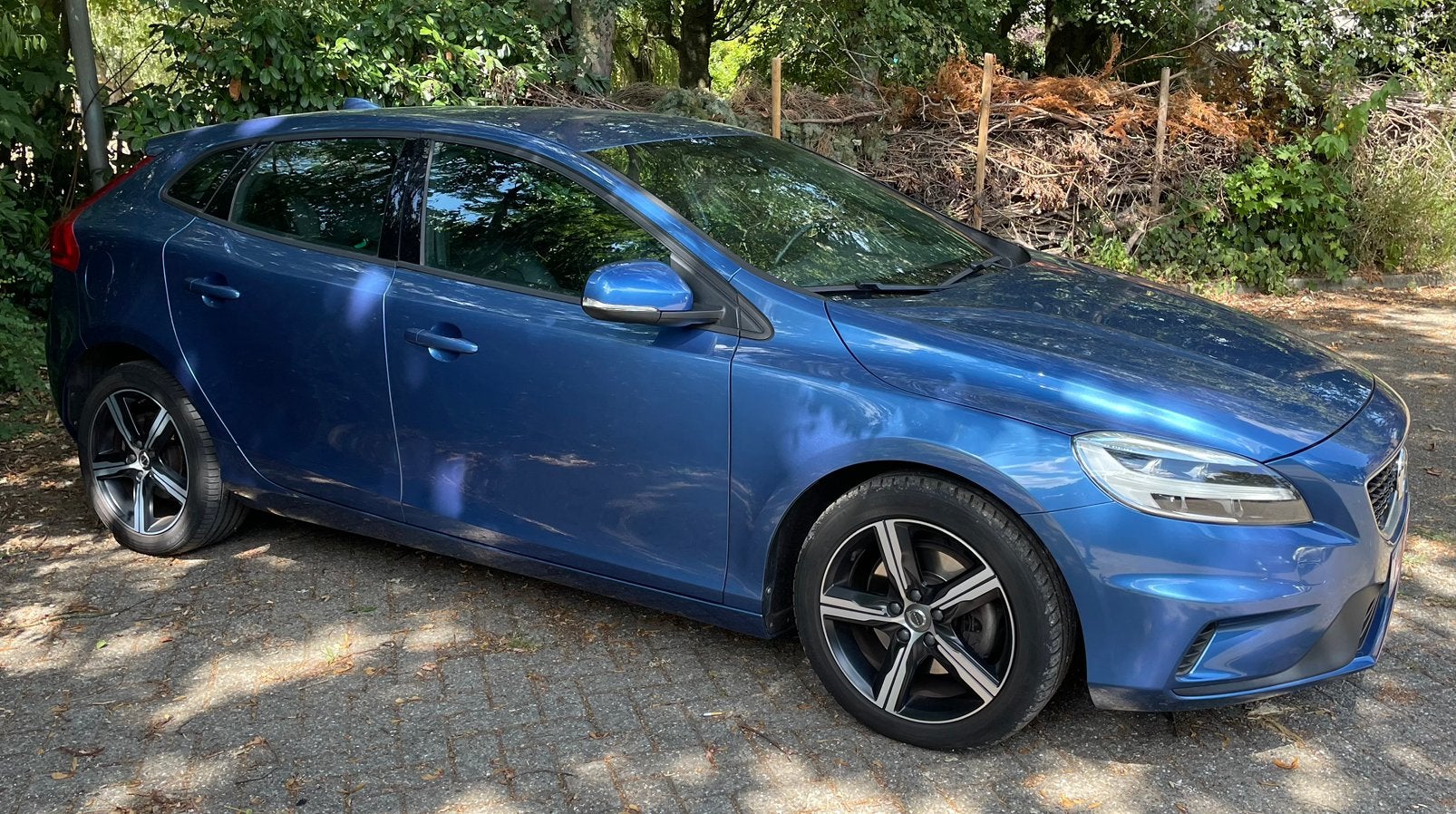 Volvo V40 R design volledig uitgerust, Autos, Euro 6, 700 kg, Boîte manuelle, Entretenue par le concessionnaire