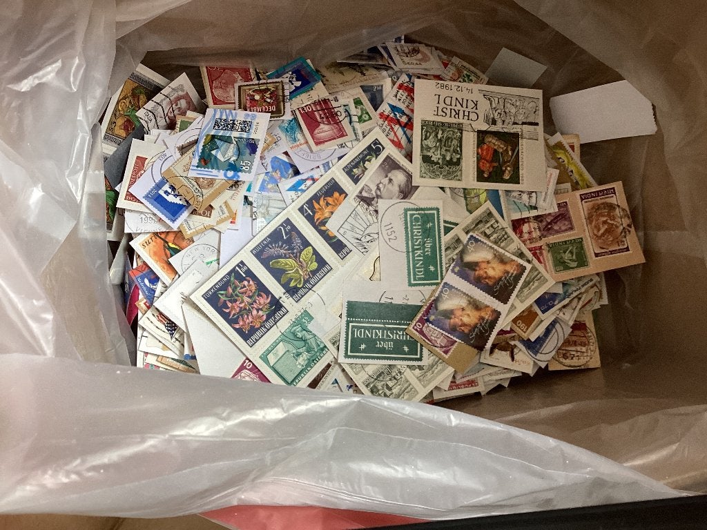 Doos postzegels, Postzegels en Munten, Postzegels | Volle albums en Verzamelingen, Ophalen of Verzenden
