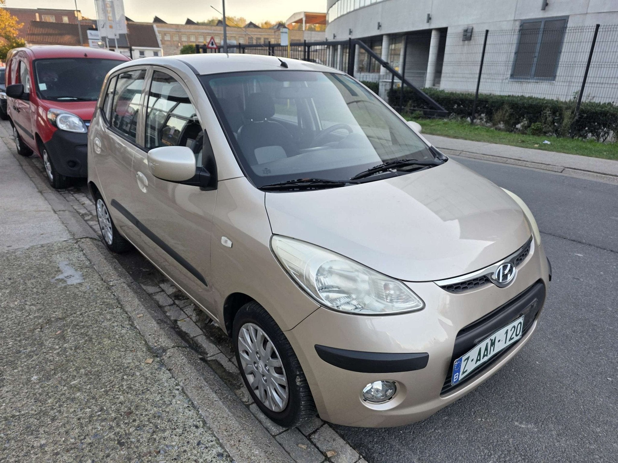 Hyundai i10 i10 1.1i avec demande d'immatriculation, Achat, Beige, Entreprise, Boîte manuelle