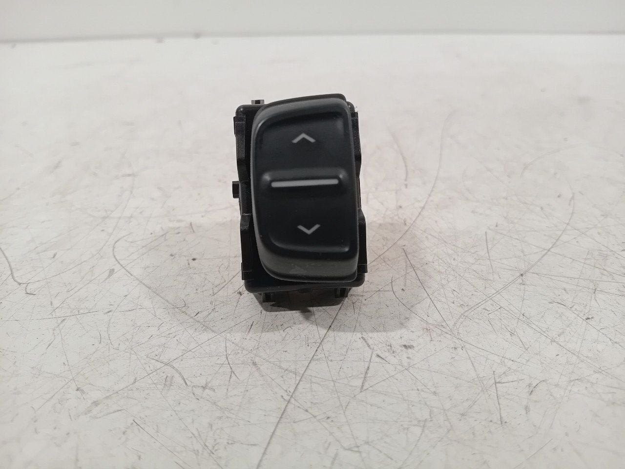 Schakelaar elektrische ramen Dacia Logan, Dacia, Onderdelen@venauto.nl, Van der Ven Autorecycling B.V., Ettenseweg 76, 4706 PB Roosendaal, The Netherlands
