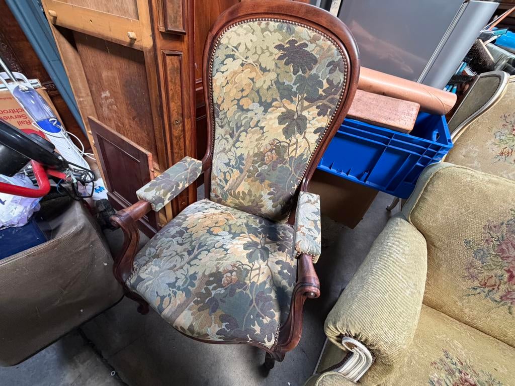 Twee armstoelen, Ophalen