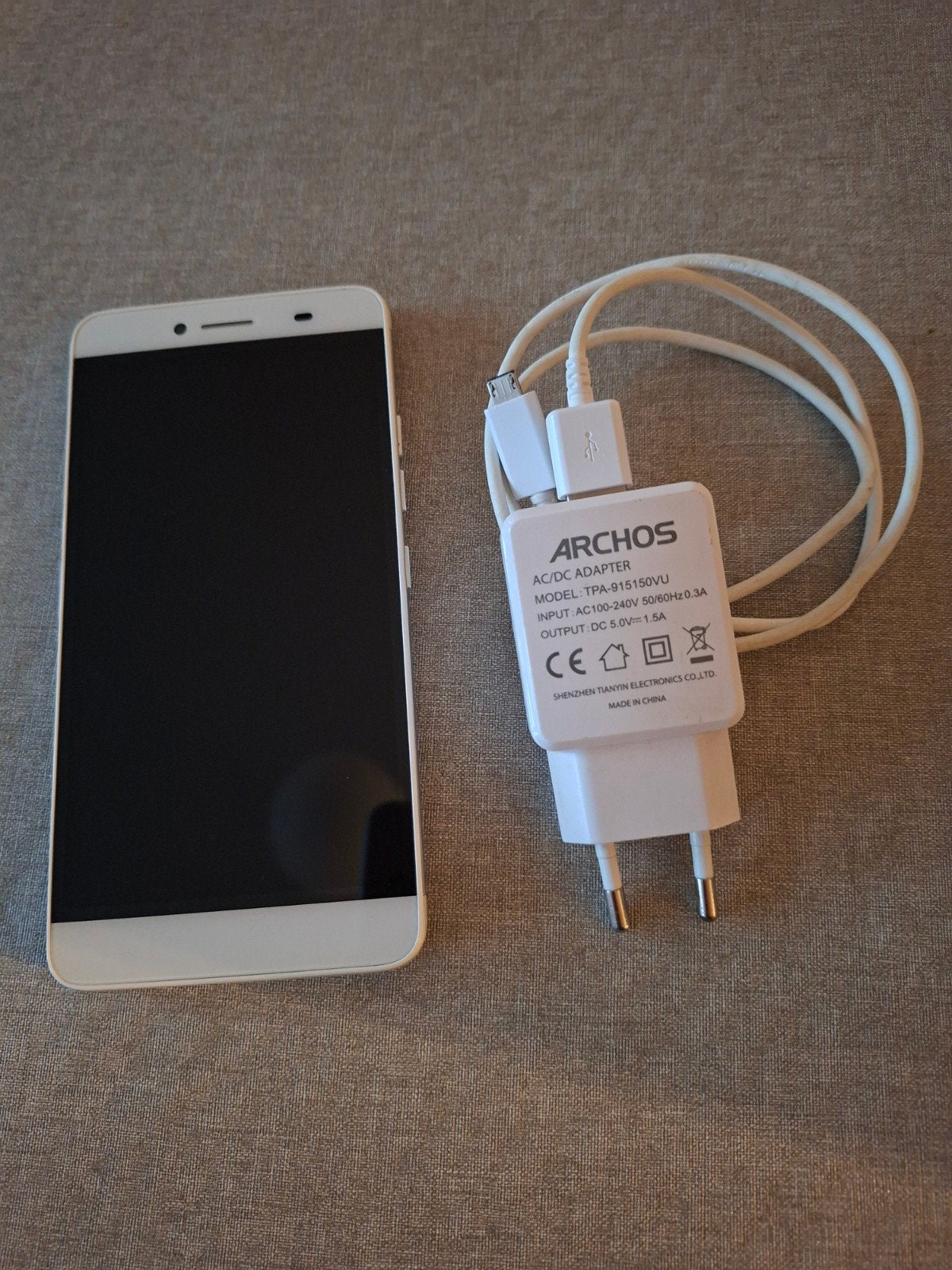 Smartphone Archos met oplader en hoesje, Télécoms, Téléphonie mobile | Huawei, Enlèvement