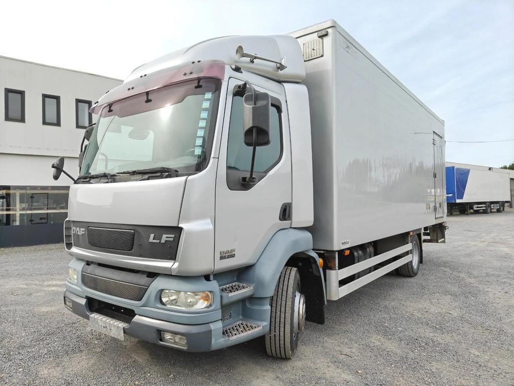 DAF LF 55.250 Box iso (bj 2005), Auto's, Achterwielaandrijving, DAF, Zilver of Grijs, Te koop