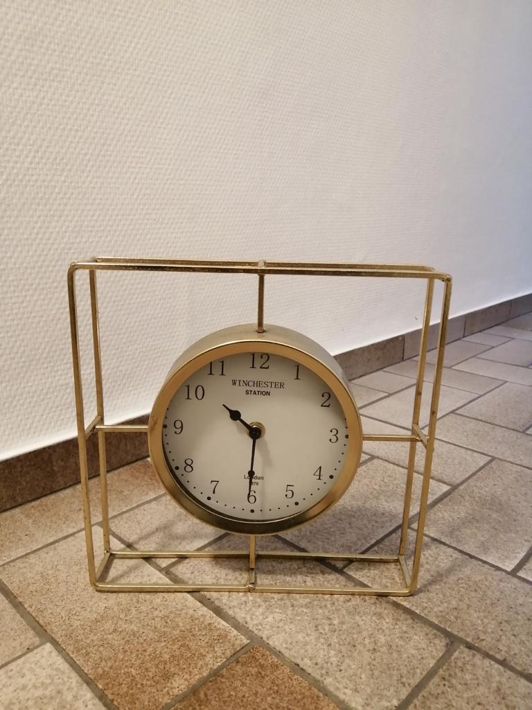 Ancienne petite horloge Winchester, Ophalen