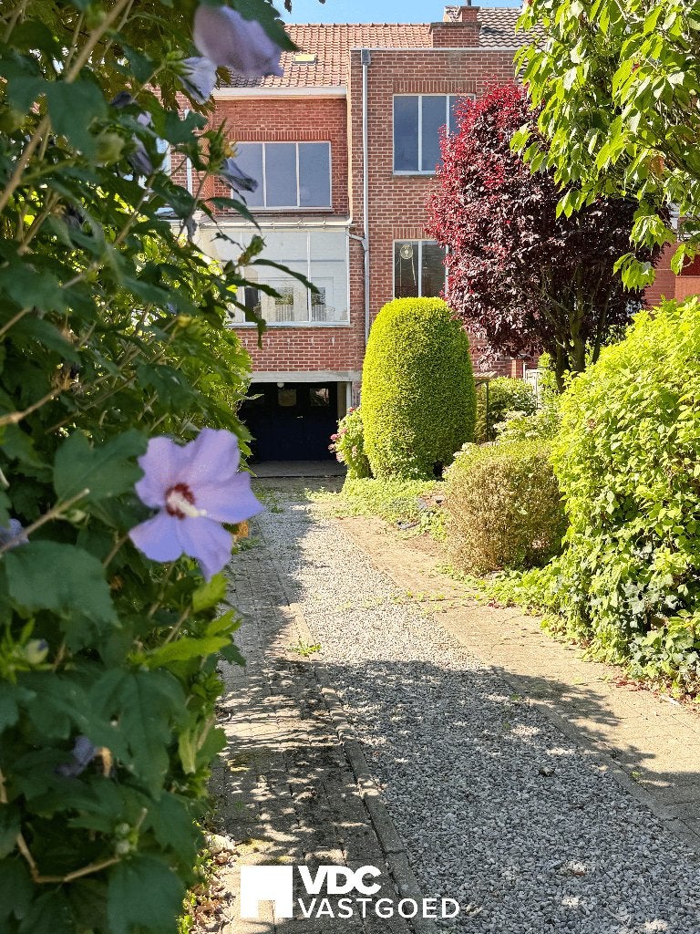 Ruime eengezinswoning met 3 slaapkamers en garage, Immo, 200 tot 500 m², 3 kamers, Tussenwoning, Tongeren-Borgloon