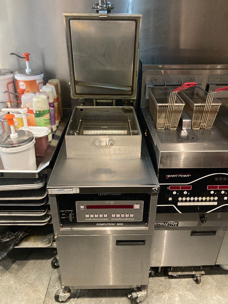 Henny Penny PFG-600 Friteuse à pression commerciale, Enlèvement, Utilisé, Cuisinière, Friteuse et Grils