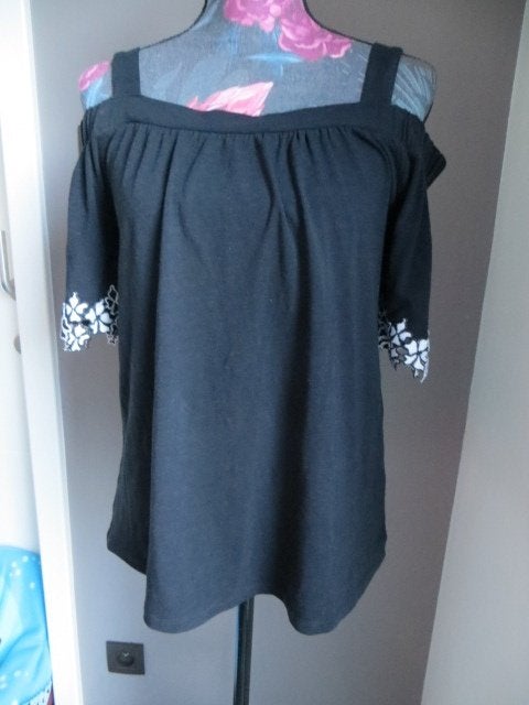 zwart zomerbloesje - C&A - XS - Off-shoulder - Yessica, Kleding | Dames, Blouses en Tunieken, Zwart, Ophalen of Verzenden, Zo goed als nieuw