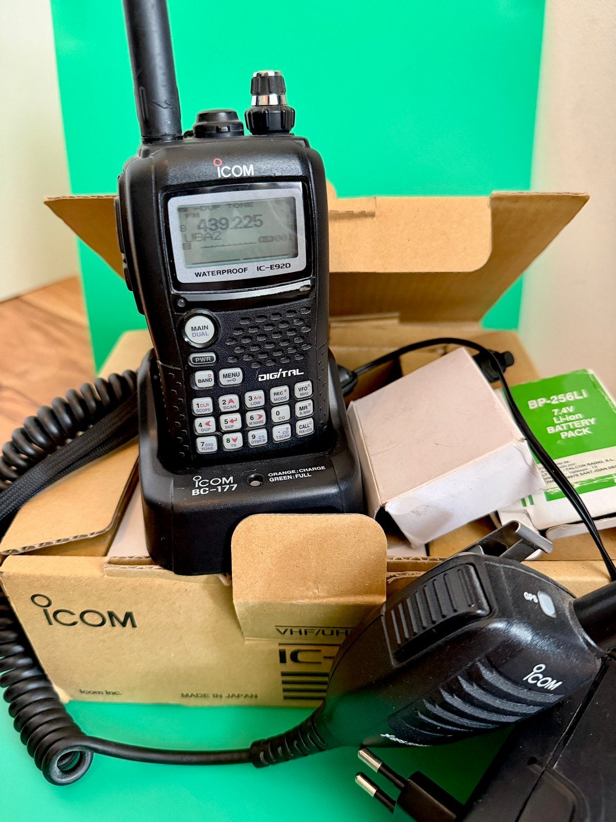 ICOM IC-E92d, Talkie-walkie ou Walkie-talkie, Avec clip de ceinture, Utilisé, 15 km ou plus