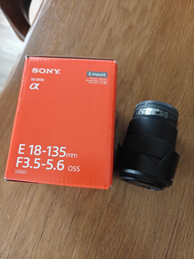 Sony E 18-135mm f/3.5-5.6 OSS zoomlens, TV, Hi-fi & Vidéo, Photo | Lentilles & Objectifs, Enlèvement, Utilisé, Téléobjectif, Zoom