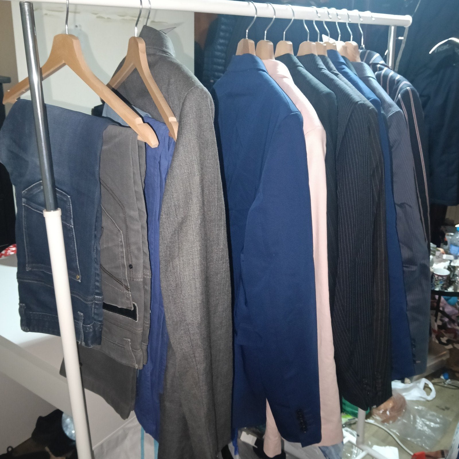 Lot costumes vestes pentalon, Enlèvement