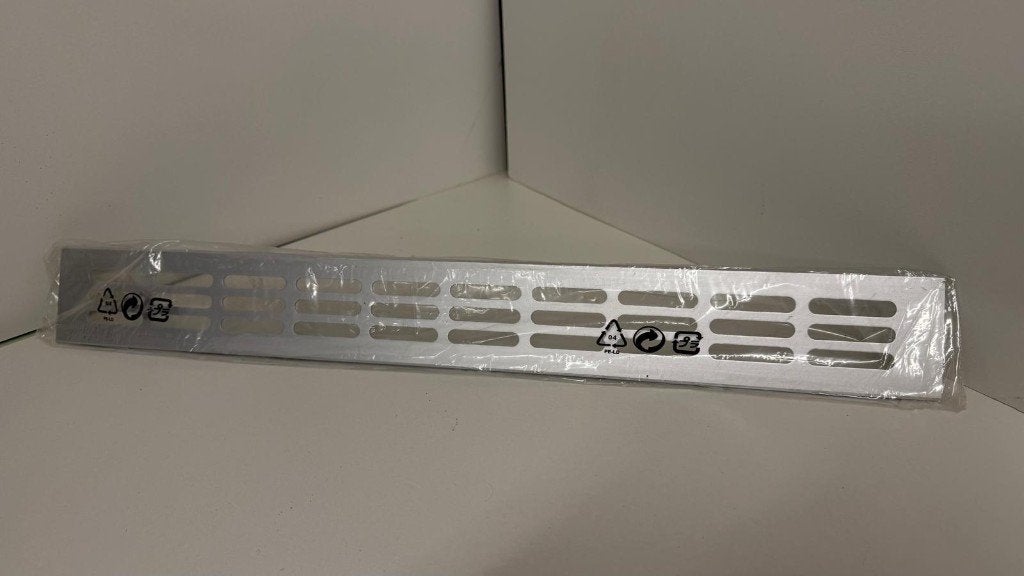 Bandes en aluminium avec trous fendus — 7 pièces — neuves, Bricolage & Construction, Métaux, Enlèvement ou Envoi, Neuf, Aluminium