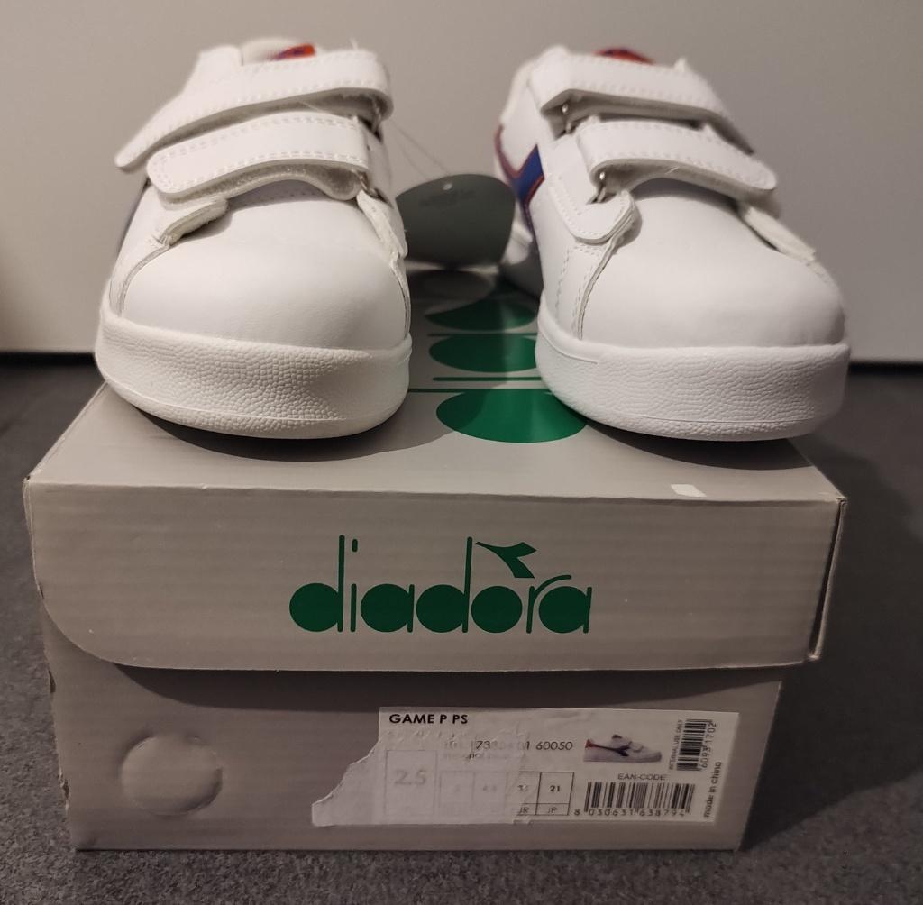Witte sneakers Diadora, maat 35 (nieuw), Kinderen en Baby's, Kinderkleding | Schoenen en Sokken, Diadora, Nieuw, Ophalen of Verzenden