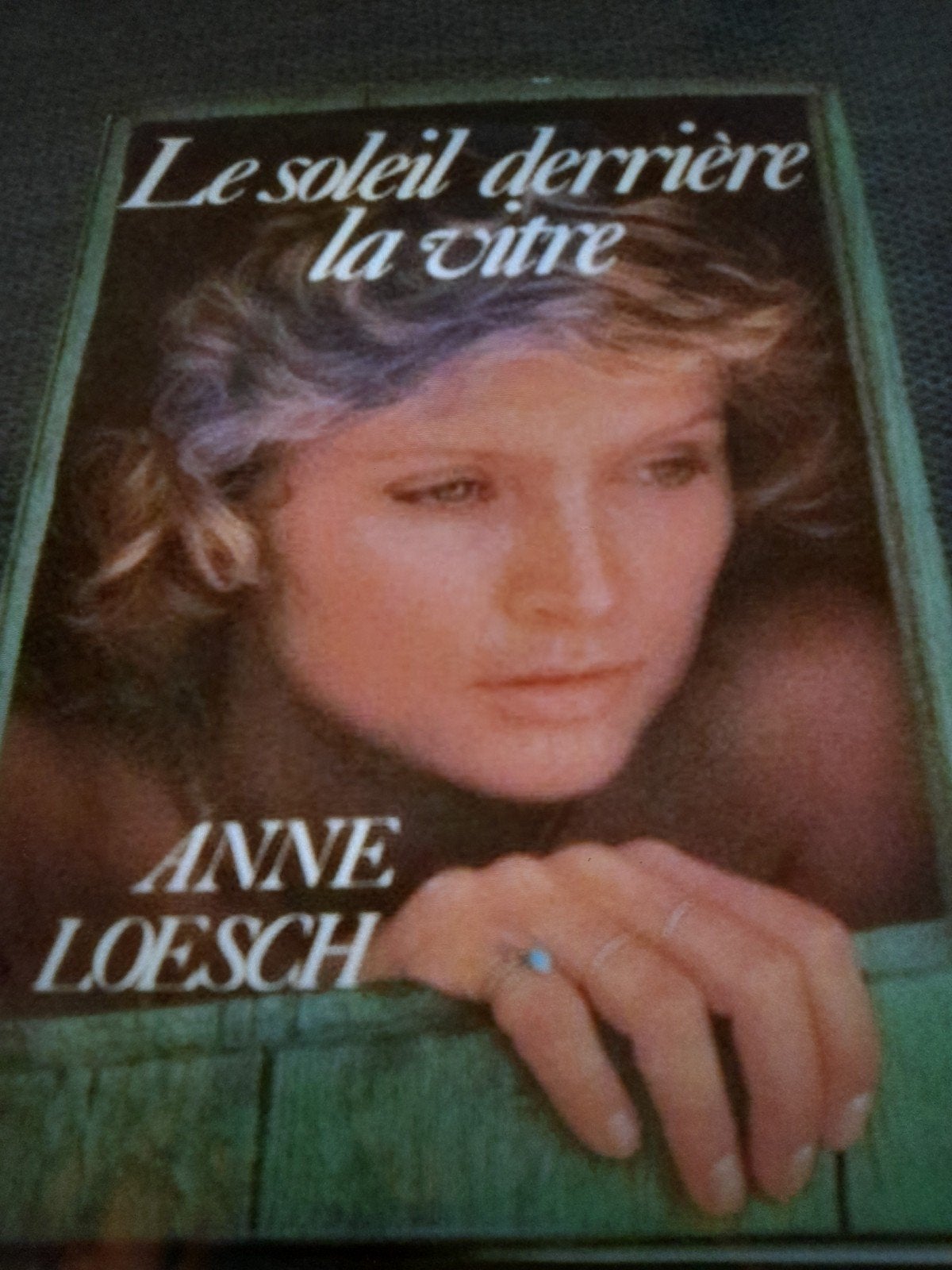 Le soleil derrière la vitre de Anne LOESCH, Ophalen of Verzenden, Zo goed als nieuw, Anne LOESCH