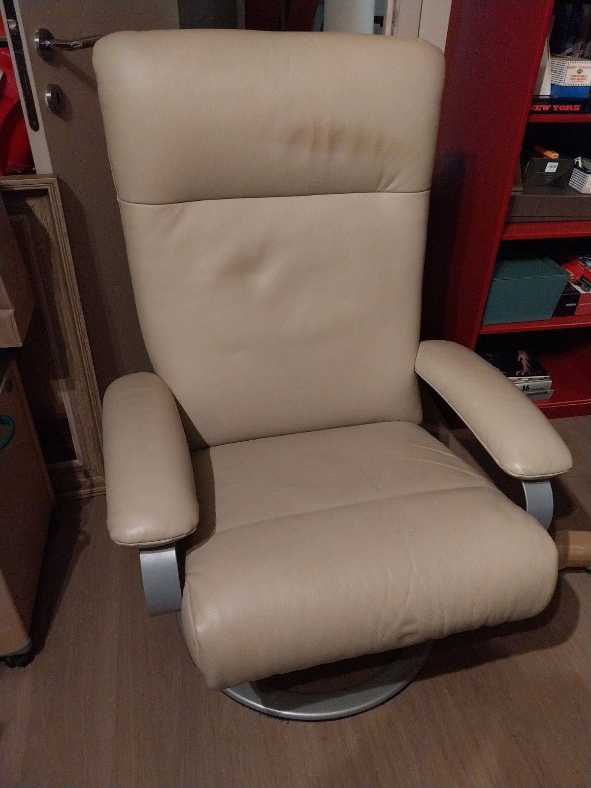 Fauteuil relax en cuir Lafer avec repose-pieds, Maison & Meubles, Scandinavië, Enlèvement ou Envoi, Comme neuf, 50 à 75 cm