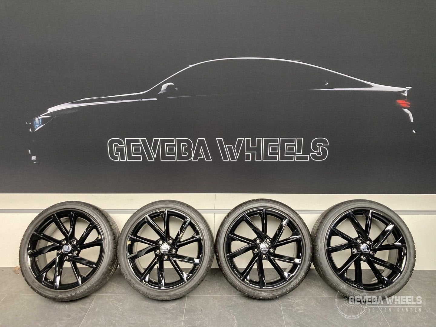19” originele Skoda Karoq velgen + banden 5x112 57A601025R, Pneus et Jantes, Véhicule de tourisme, Pneus été, -