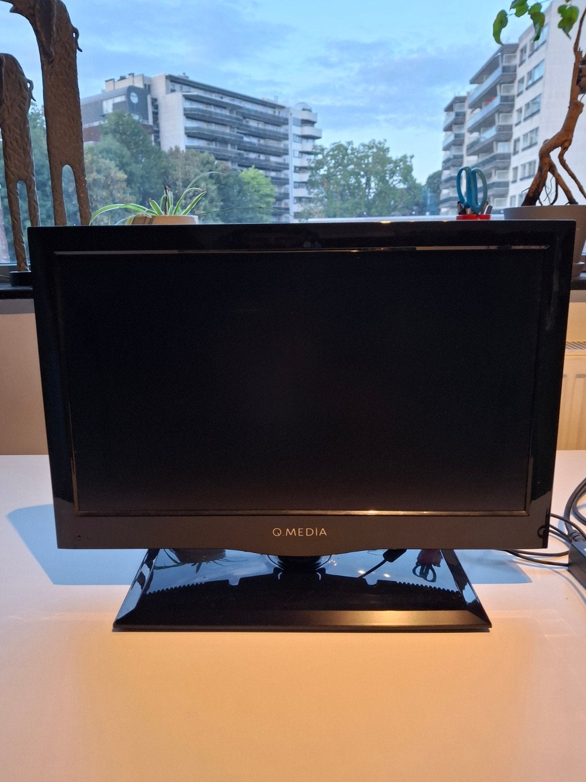 Q. Media monitor / scherm (18.5 inch / 47 cm), Audio, Tv en Foto, Televisies, Ophalen, HD Ready (720p), 40 tot 60 cm, Gebruikt