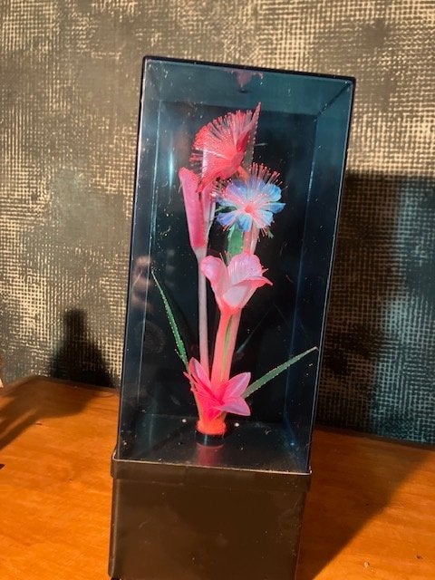 KITSCH LAMP MET WISSELEND LICHT., Maison & Meubles, Enlèvement ou Envoi, Avec prise, Synthétique, Utilisé