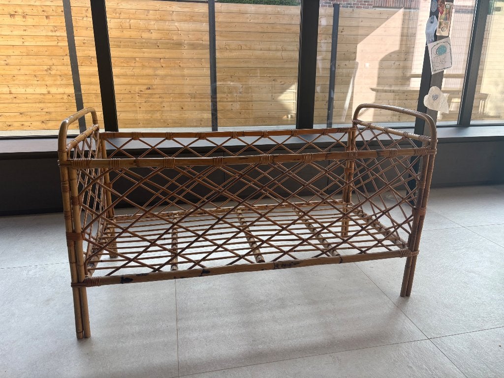 Rotan peuter/kleuterbed, Kinderen en Baby's, Ophalen, Gebruikt, Minder dan 140 cm, Minder dan 70 cm