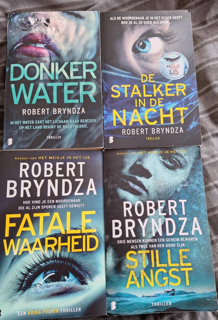 4 thrillers Robert Bryndza., Boeken, Fantasy, Ophalen of Verzenden